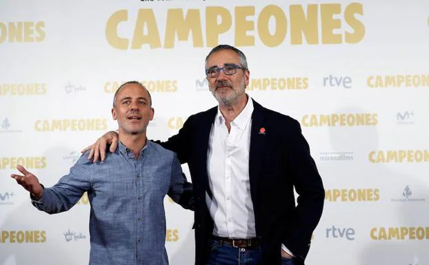 El actor Javier Gutiérrez y el director Javier Fesser.