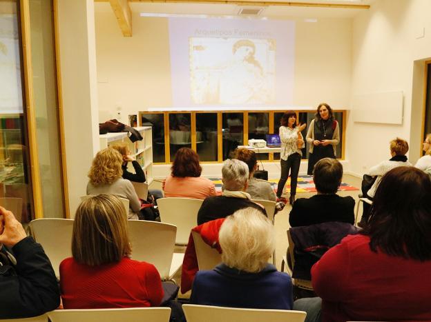 Una de las charlas que programó las II Jornadas de Mujer. :: a. v.