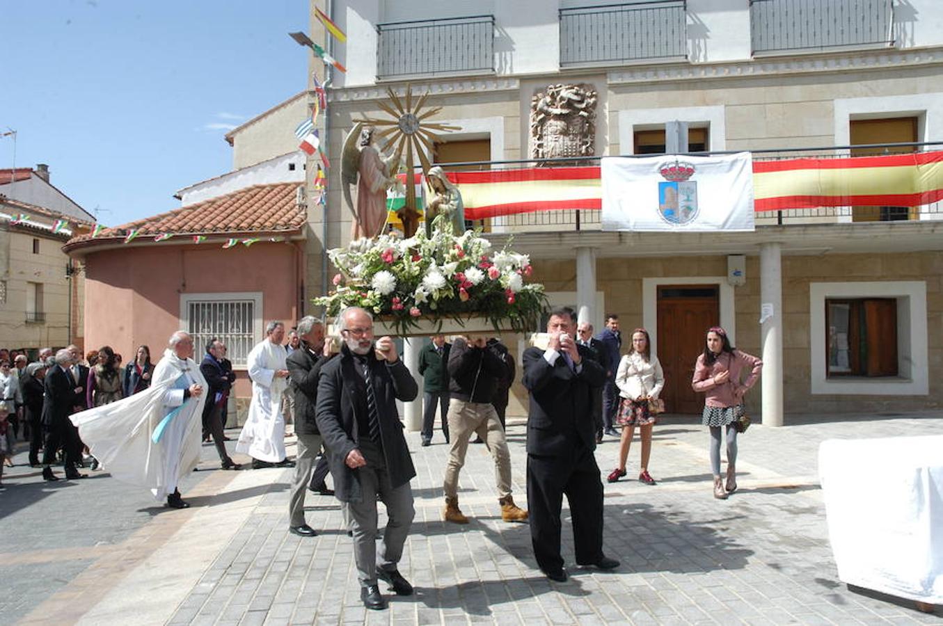 Imágenes de la procesión de la Virgen de la Anunciación con motivo del día grande de las fiestas patronales de El Villar de Arnedo.