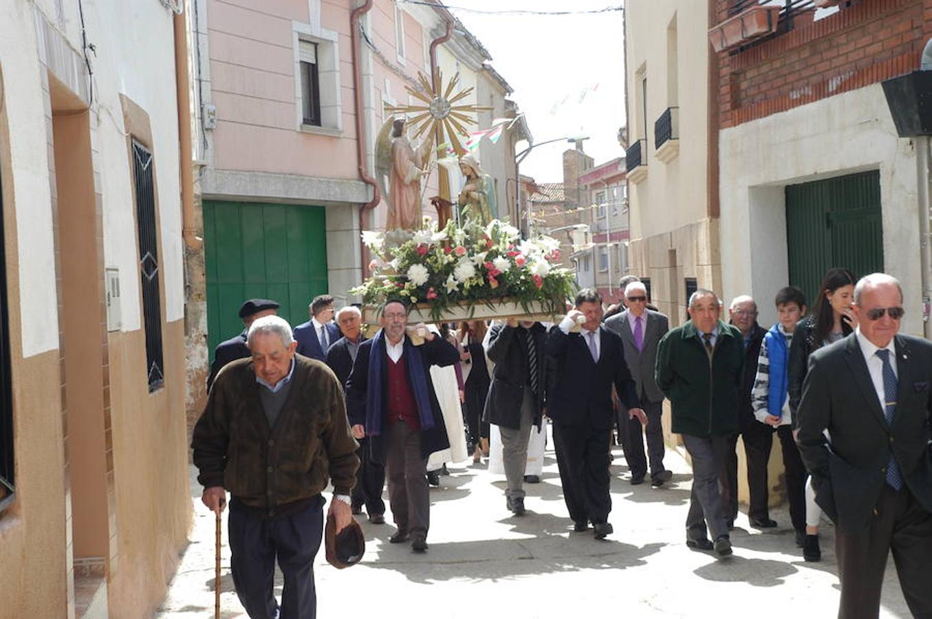 Imágenes de la procesión de la Virgen de la Anunciación con motivo del día grande de las fiestas patronales de El Villar de Arnedo.