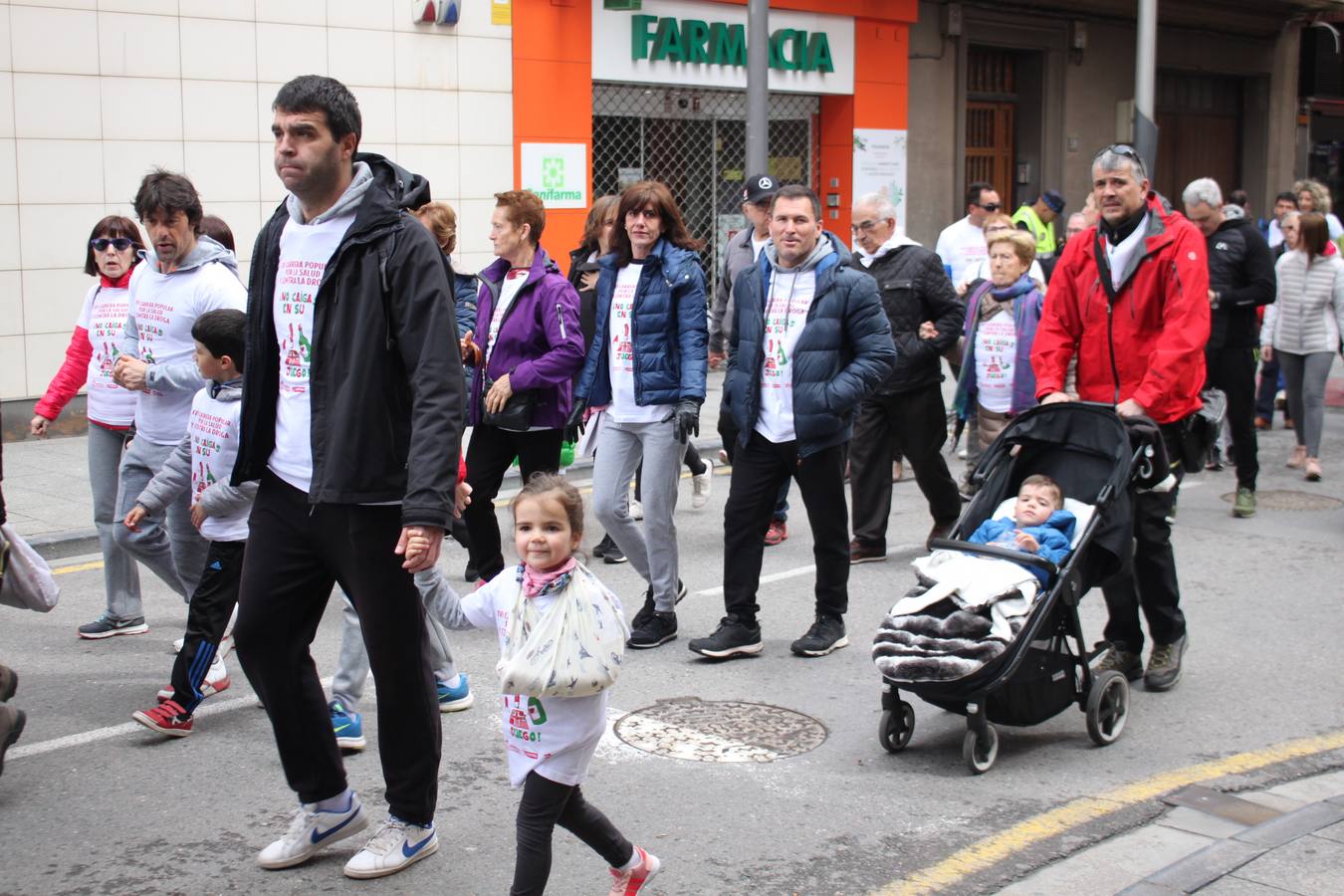 Las familias fueron las protagonistas el domingo en la XVI Carrera popular contra la Droga y por la Salud en Arnedo.