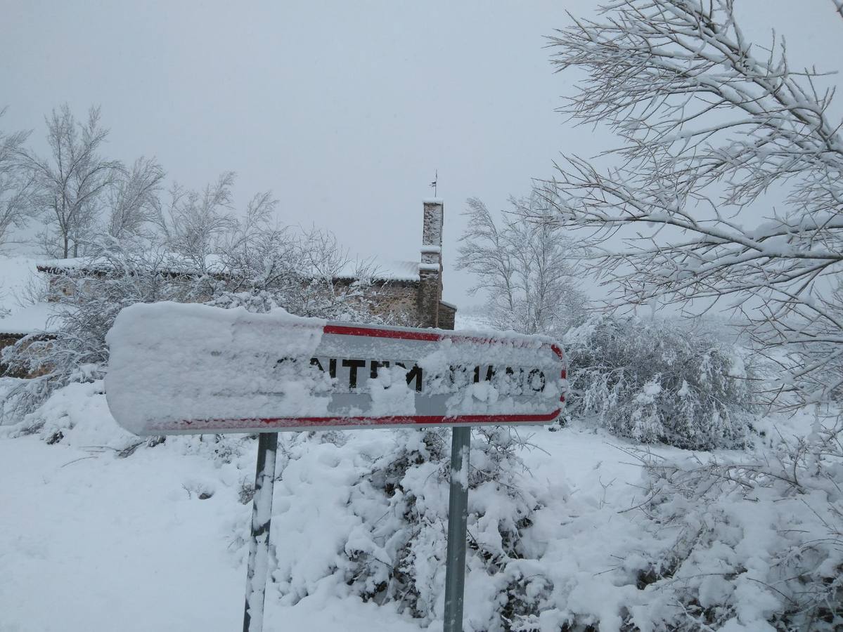 Nieva de Cameros y su aldea, Montemediano