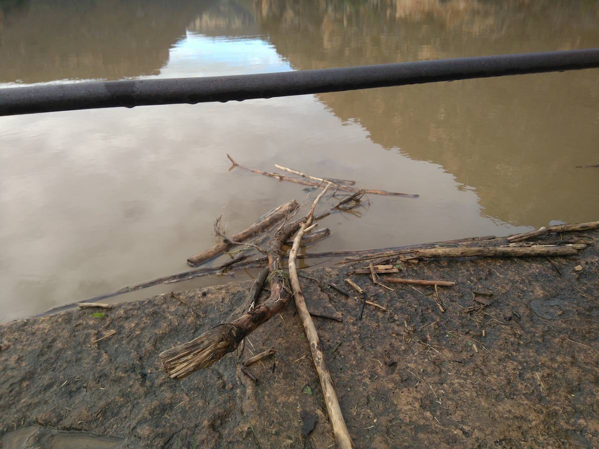 Las lluvias y las nevadas de los últimos meses han provocado el actual aumento de los cauces de los ríos de la comarca de Cervera. El Añamaza, procedente de tierras sorianas ha provocado el llenado del embalse del mismo nombre, en Valdegutur, pedanía de Cervera. Todas las compuertas están abiertas desde hace varios días y ayer el agua continuaba en el límite de la cota de la presa.