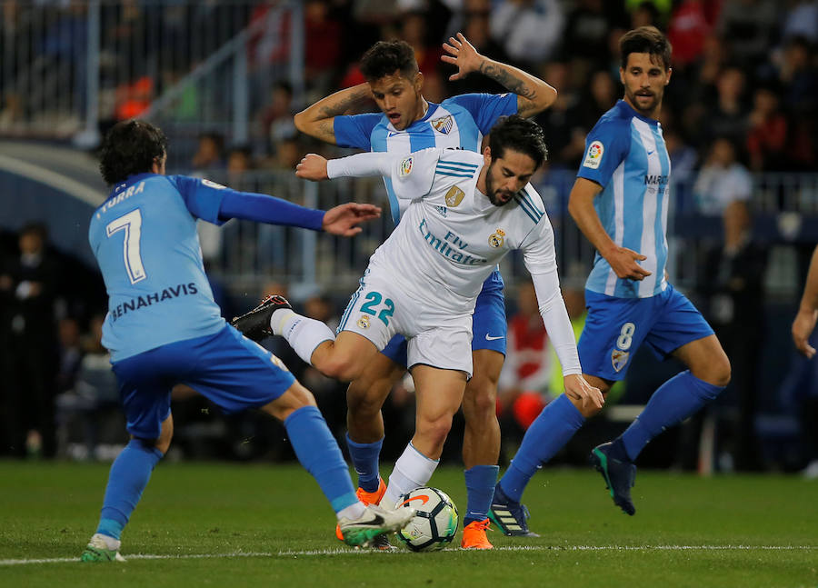 El Real Madrid consigue la victoria en La Rosaleda, gracias a los tantos de Isco y Casemiro. El Málaga marcó el gol del honor en el último minuto del encuentro