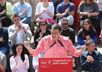 Imagen secundaria 1 - Tres instantáneas de la visita de Pedro Sänchez a Logroño. 