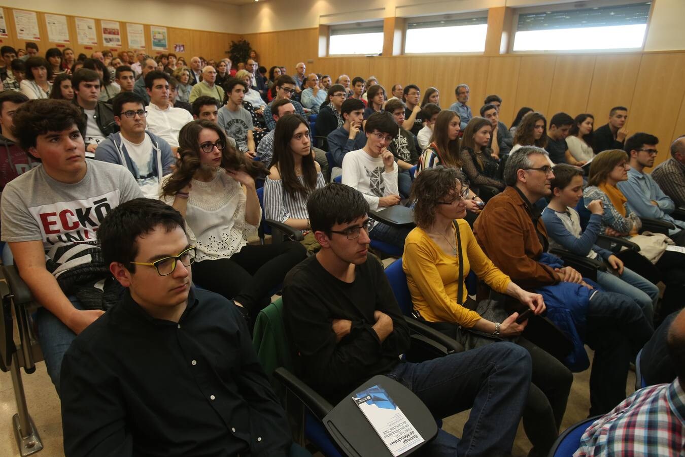 Entrega de reconocimientos a los ganadores de la fase local de las Olimpiadas de Ciencias.