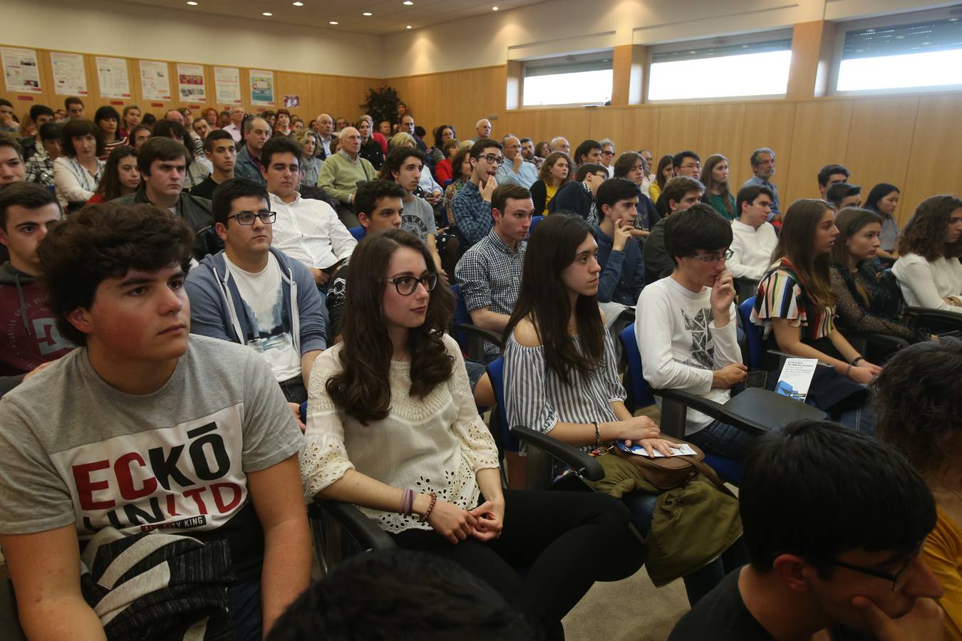 Entrega de reconocimientos a los ganadores de la fase local de las Olimpiadas de Ciencias.