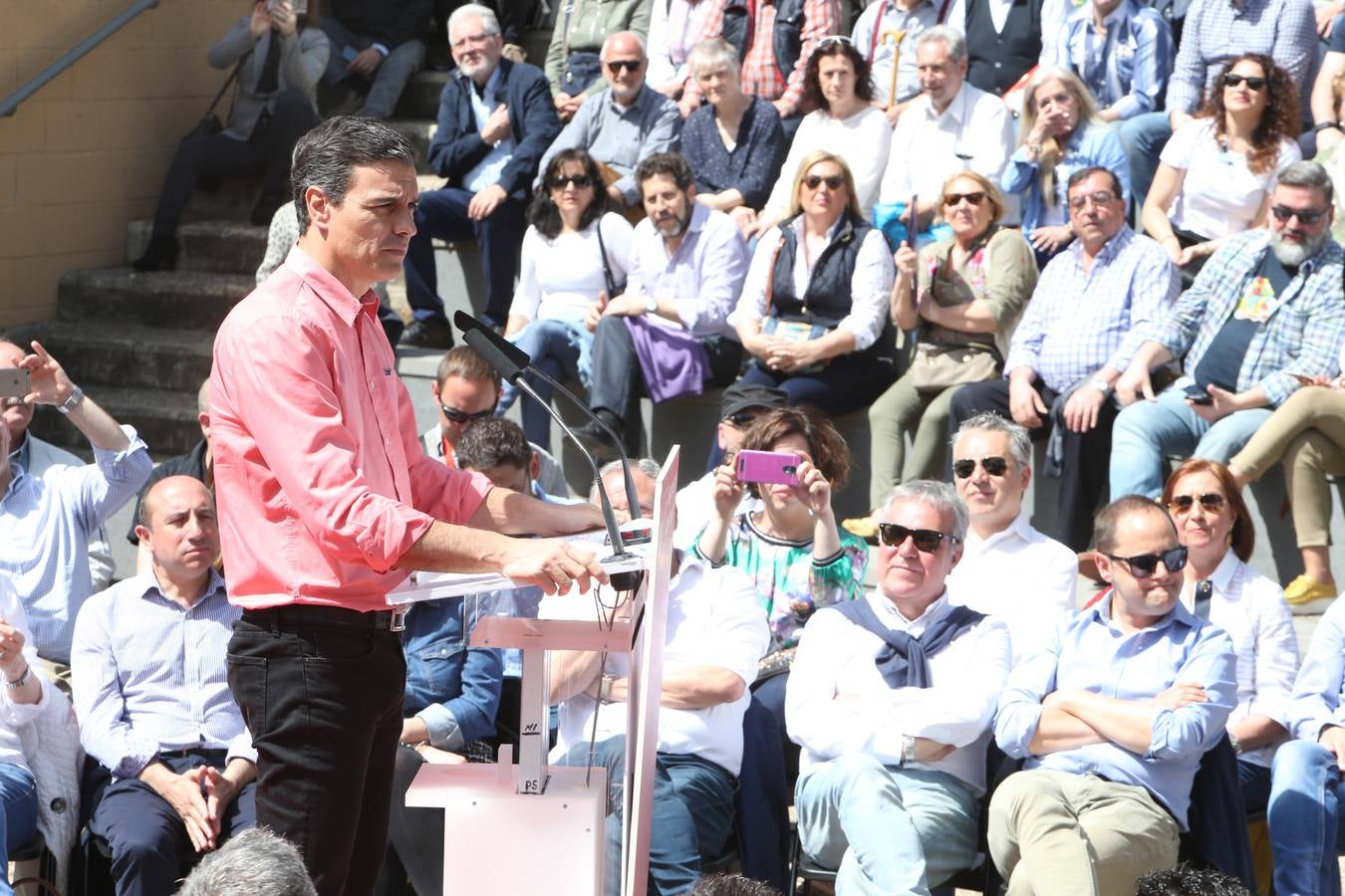 el secretario general del PSOE ha pronunciado un discurso en la plaza Joaquín Elizalde.
