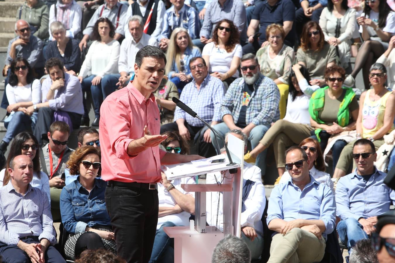 el secretario general del PSOE ha pronunciado un discurso en la plaza Joaquín Elizalde.