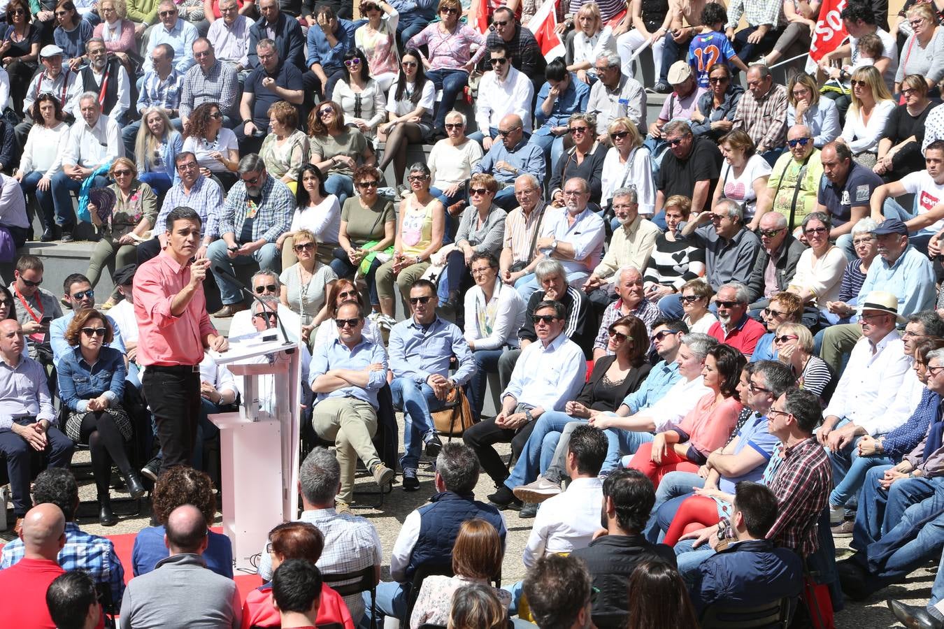 el secretario general del PSOE ha pronunciado un discurso en la plaza Joaquín Elizalde.