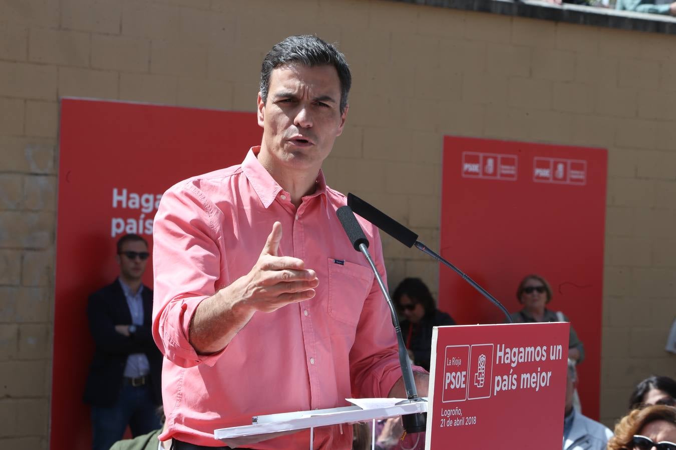 el secretario general del PSOE ha pronunciado un discurso en la plaza Joaquín Elizalde.