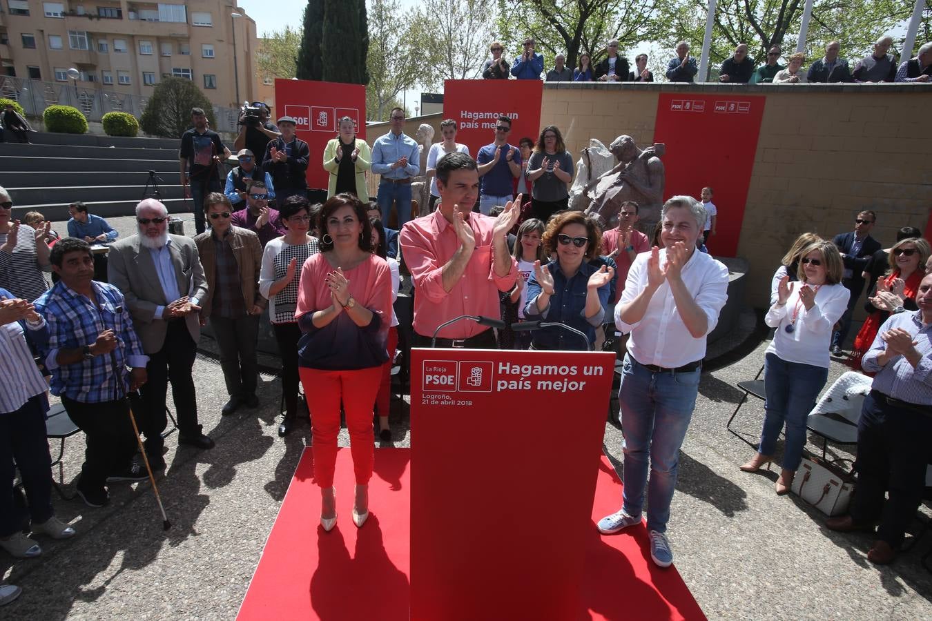 el secretario general del PSOE ha pronunciado un discurso en la plaza Joaquín Elizalde.