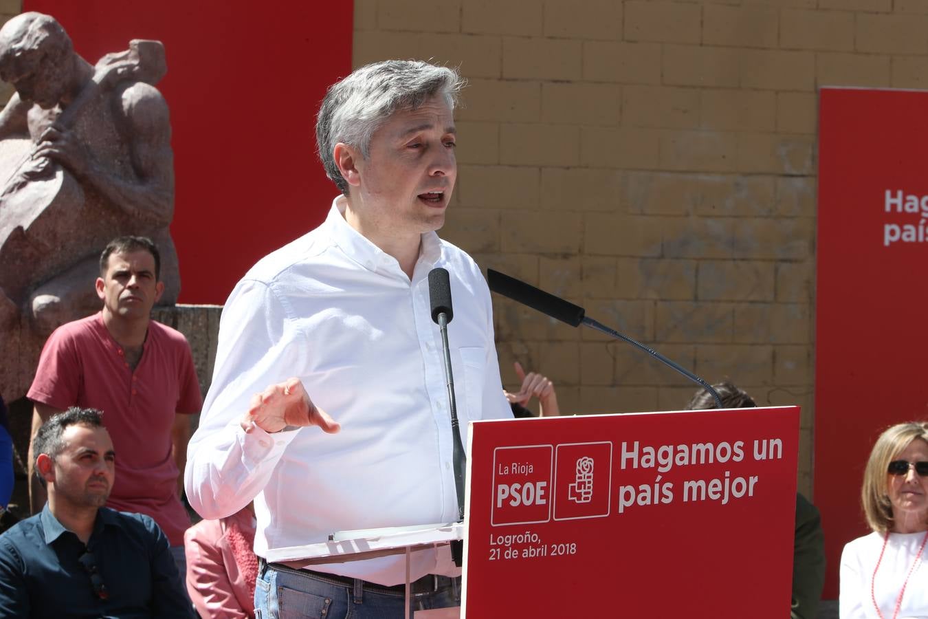 el secretario general del PSOE ha pronunciado un discurso en la plaza Joaquín Elizalde.