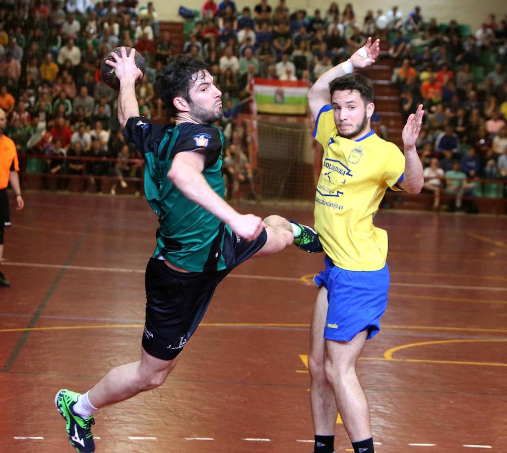 El Calasancio se impuso al Navarrete por 30-29 y se hizo con título de Liga de Segunda división de balonmano. El partido tuvo un desenlace de inafarto puesto que el equipo subcampeón gozaba de un 29-26 a falta de tres minutos para el final.