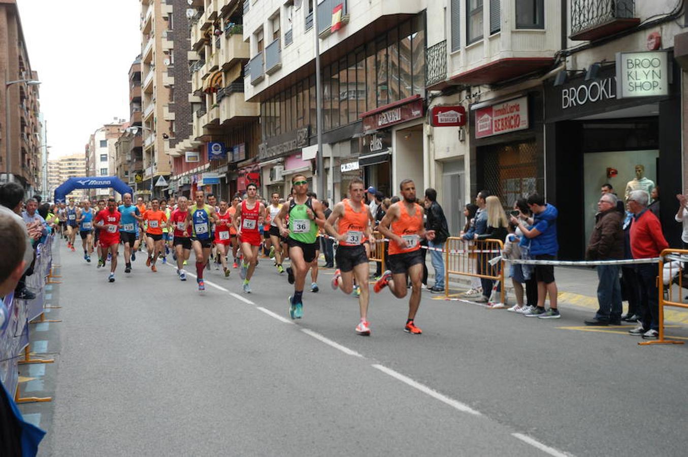 Los atletas Benmeziane y De Blas entraron de la mano en la carrera masculina mientras que Paula Sanz fue la mejor en categoría femenina en una prueba que hizo las veces de Campeonato de La Rioja de los 10 kilómetros.