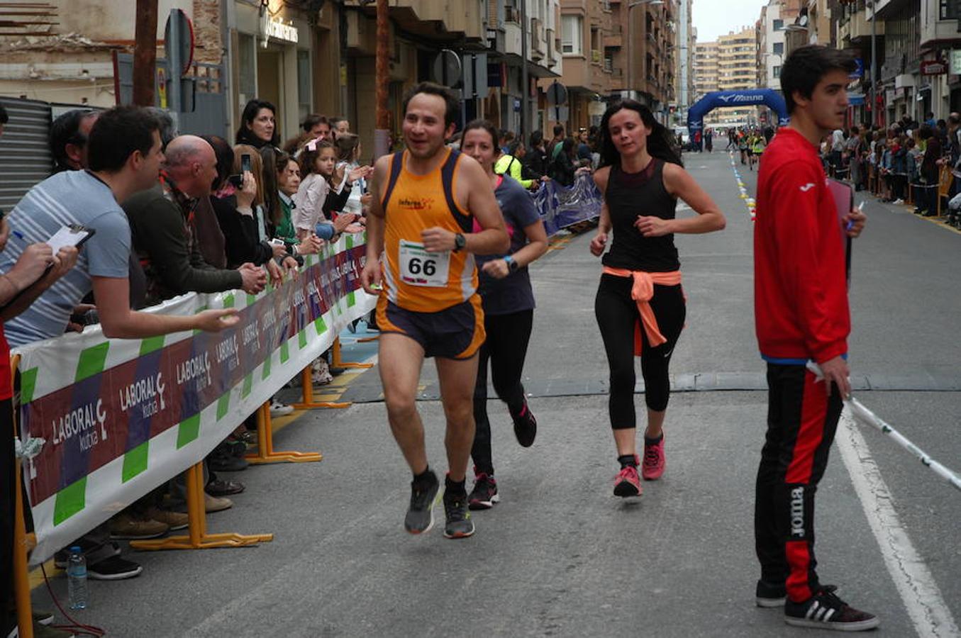 Los atletas Benmeziane y De Blas entraron de la mano en la carrera masculina mientras que Paula Sanz fue la mejor en categoría femenina en una prueba que hizo las veces de Campeonato de La Rioja de los 10 kilómetros.