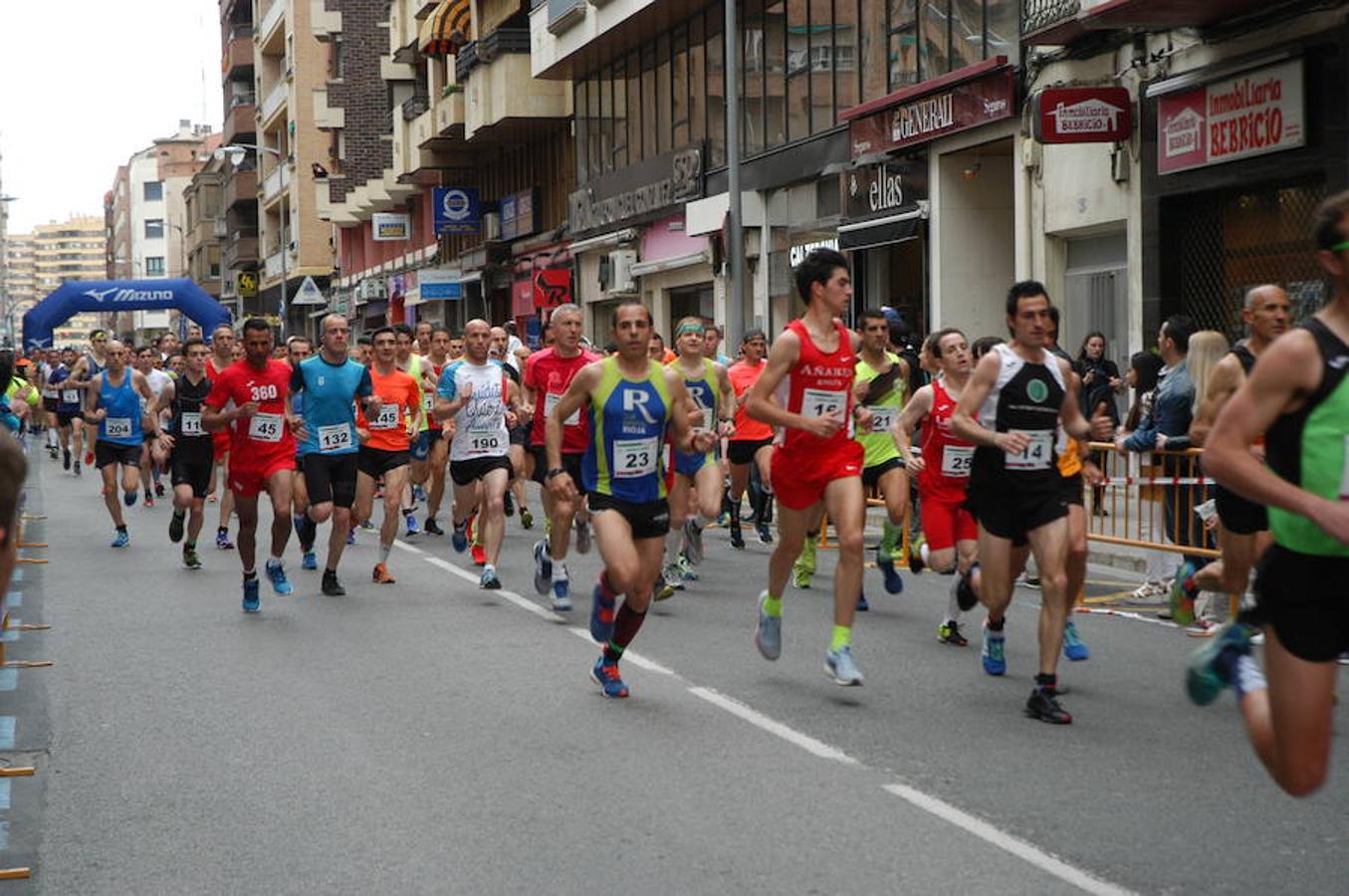 Los atletas Benmeziane y De Blas entraron de la mano en la carrera masculina mientras que Paula Sanz fue la mejor en categoría femenina en una prueba que hizo las veces de Campeonato de La Rioja de los 10 kilómetros.