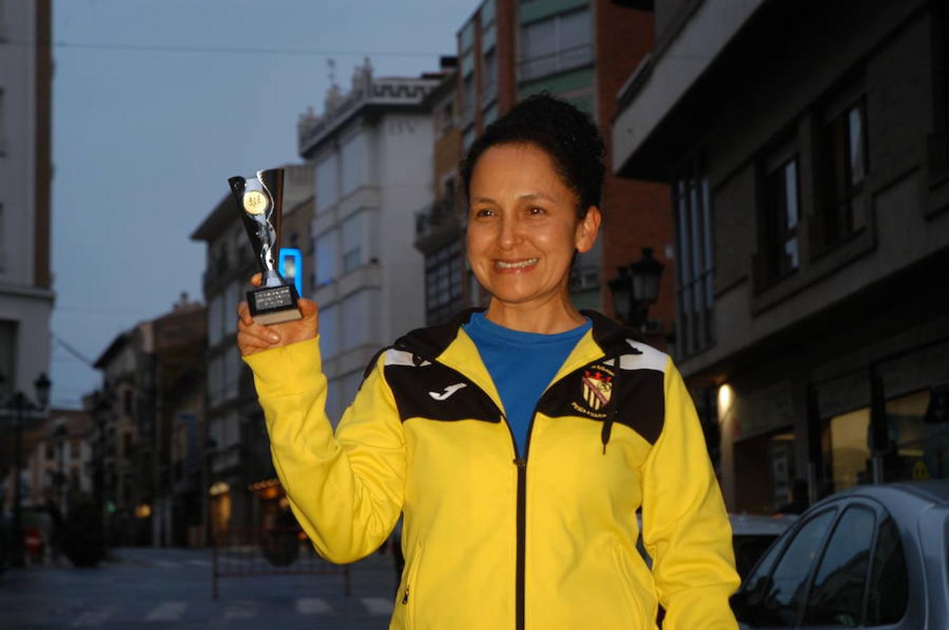 Los atletas Benmeziane y De Blas entraron de la mano en la carrera masculina mientras que Paula Sanz fue la mejor en categoría femenina en una prueba que hizo las veces de Campeonato de La Rioja de los 10 kilómetros.