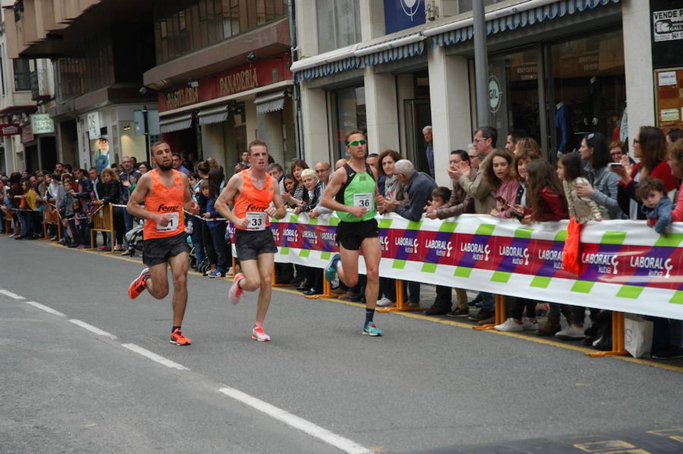 Los atletas Benmeziane y De Blas entraron de la mano en la carrera masculina mientras que Paula Sanz fue la mejor en categoría femenina en una prueba que hizo las veces de Campeonato de La Rioja de los 10 kilómetros.