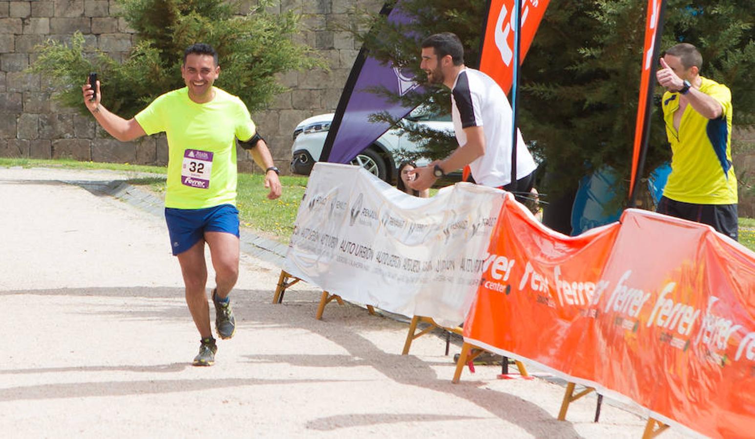 La tercera y última etapa del IV Ultratrail se ha celebrado hoy con salida y llegada en San Millán de la Cogolla, con 36 kilómetros. y 1.800 metros de desnivel, pasando por Pazuengos y Turza y acercándose a Urdanta. Este año no se ascenderá al San Lorenzo por seguridad, debido a la gran cantidad de nieve acumulada