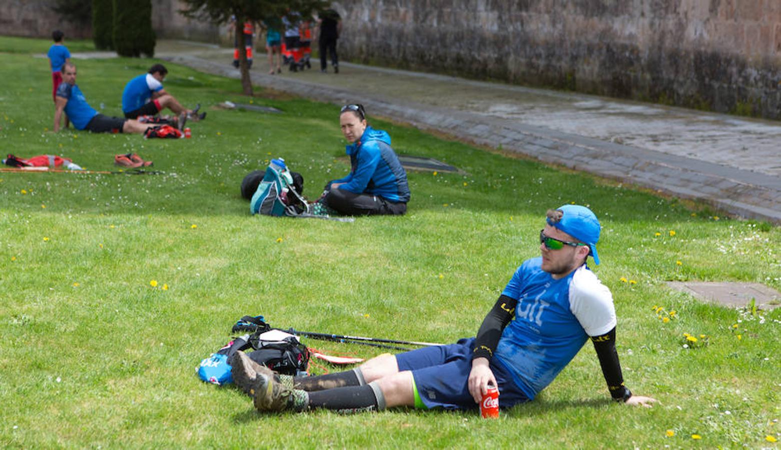 La tercera y última etapa del IV Ultratrail se ha celebrado hoy con salida y llegada en San Millán de la Cogolla, con 36 kilómetros. y 1.800 metros de desnivel, pasando por Pazuengos y Turza y acercándose a Urdanta. Este año no se ascenderá al San Lorenzo por seguridad, debido a la gran cantidad de nieve acumulada