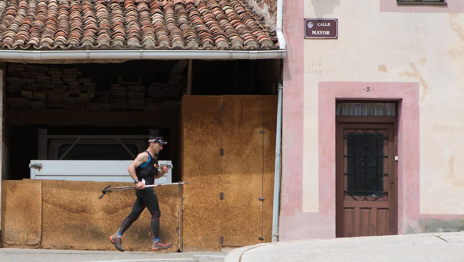 La tercera y última etapa del IV Ultratrail se ha celebrado hoy con salida y llegada en San Millán de la Cogolla, con 36 kilómetros. y 1.800 metros de desnivel, pasando por Pazuengos y Turza y acercándose a Urdanta. Este año no se ascenderá al San Lorenzo por seguridad, debido a la gran cantidad de nieve acumulada