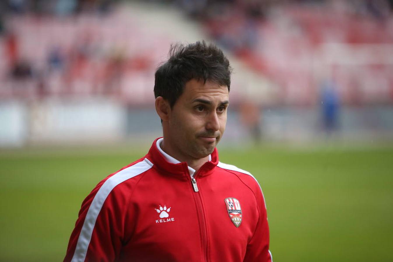 La UDL perdió ayer cualquier opción de colarse entre el cuarteto de elegidos para disputar el play off de ascenso a Segunda división tras perder en Las Gaunas (1-2) ante un potente Sporting en un partido en el que sobró la polémica.