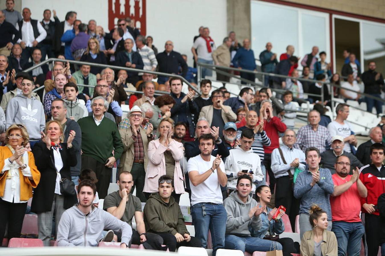 La UDL perdió ayer cualquier opción de colarse entre el cuarteto de elegidos para disputar el play off de ascenso a Segunda división tras perder en Las Gaunas (1-2) ante un potente Sporting en un partido en el que sobró la polémica.