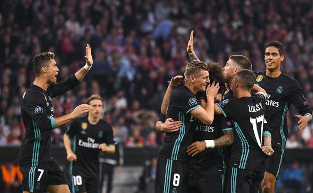 Los madridistas celebran uno de los goles al Bayern. 