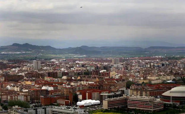 Imagen. Vuelo del F-18 sobre Logroño. 