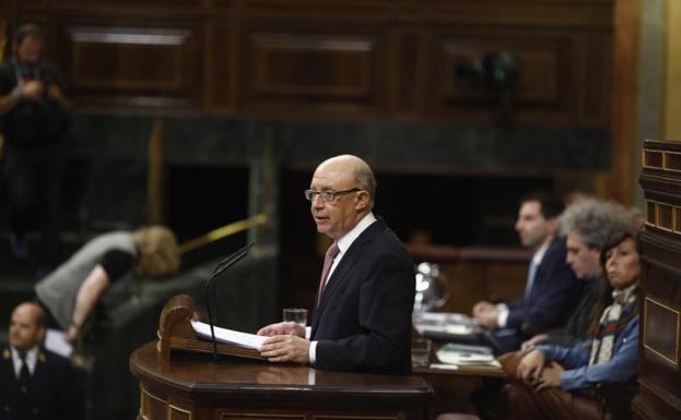 Cristóbal Montoro interviene durante el debate de totalidad a los Presupuestos en el Pleno del Congreso.