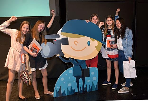 Las componentes del equipo 'Divino 05, muy contentas con su victoria. :: miguel herreros