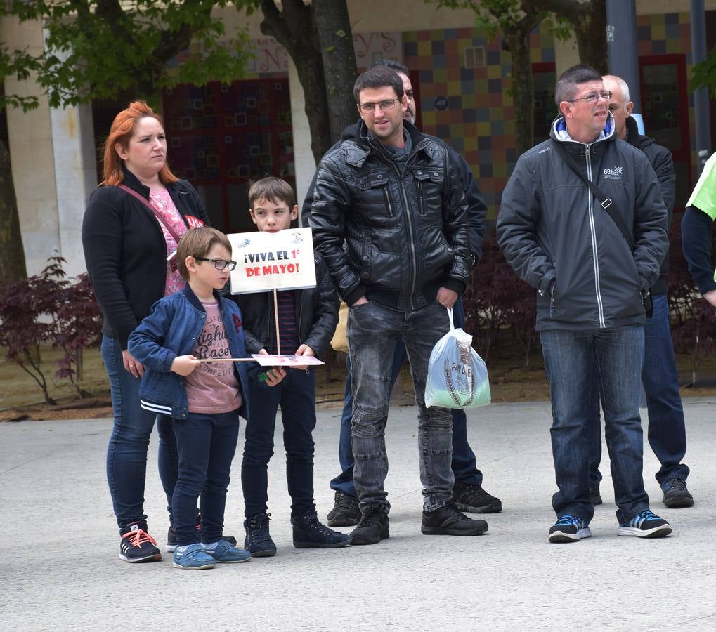 USO La Rioja ha celebrado el Primero de Mayo con el lema «Los salarios, la deuda pendiente. Empleo de calidad y blindaje de las pensiones» y ha realizado una concentración en la plaza Primero de Mayo de Logroño.