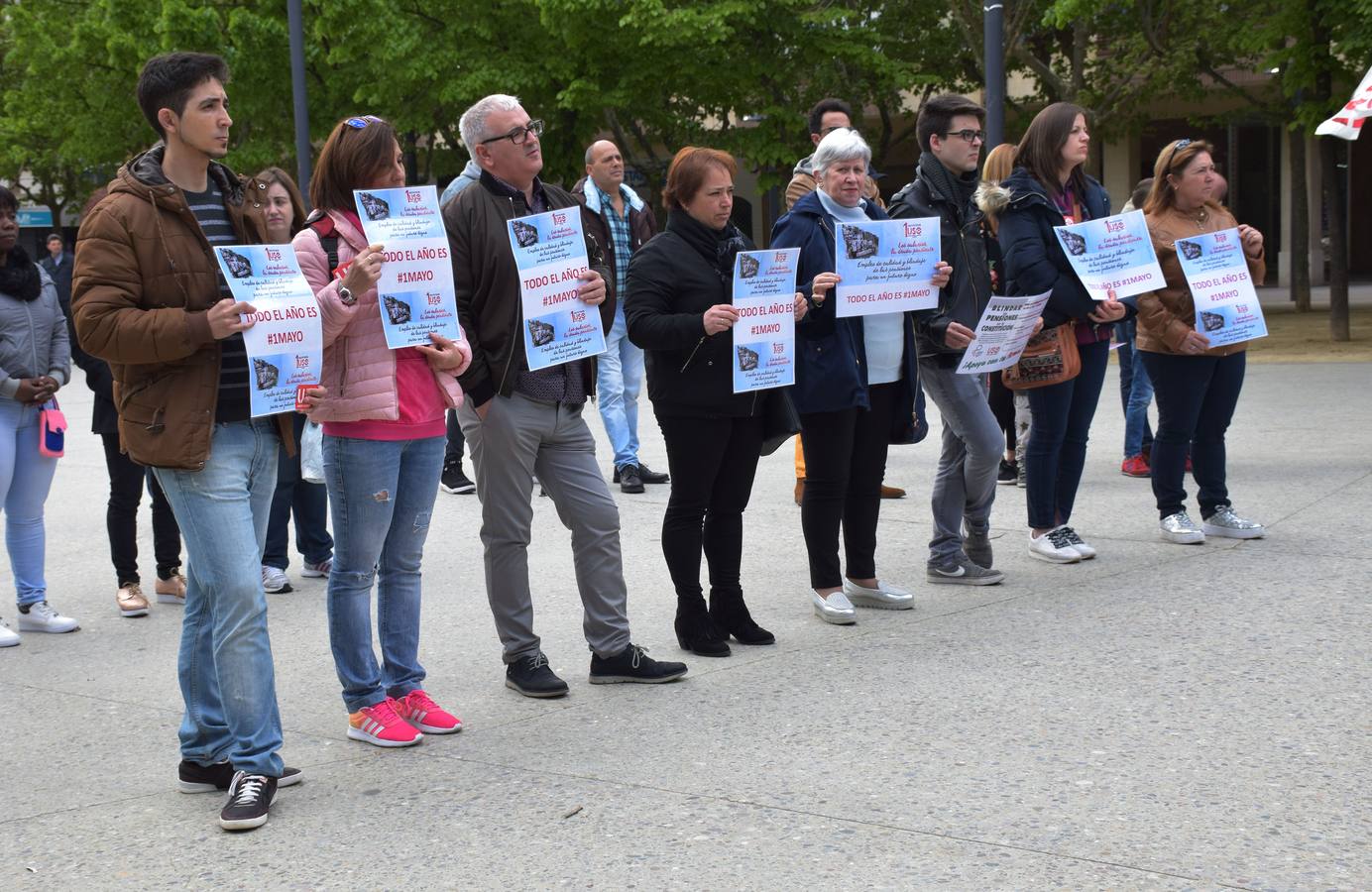 USO La Rioja ha celebrado el Primero de Mayo con el lema «Los salarios, la deuda pendiente. Empleo de calidad y blindaje de las pensiones» y ha realizado una concentración en la plaza Primero de Mayo de Logroño.