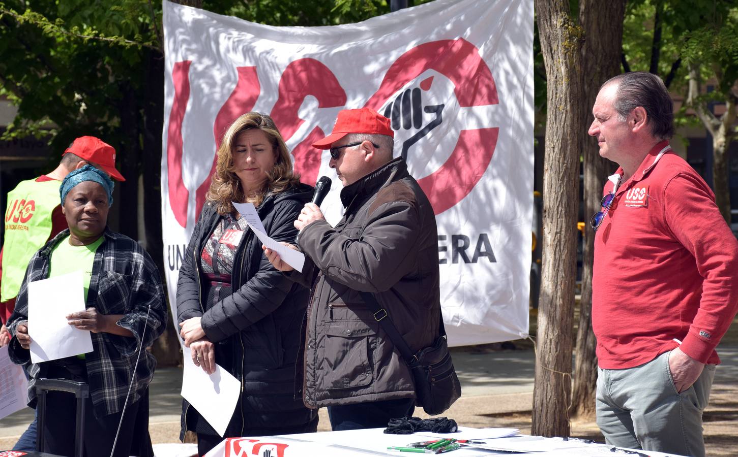 USO La Rioja ha celebrado el Primero de Mayo con el lema «Los salarios, la deuda pendiente. Empleo de calidad y blindaje de las pensiones» y ha realizado una concentración en la plaza Primero de Mayo de Logroño.