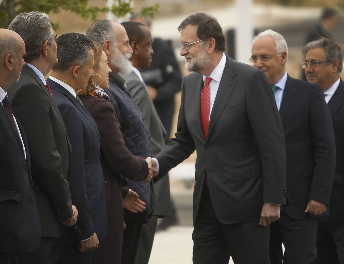 El presidente del Gobierno, Mariano Rajoy, ha presenciado un simulacro de una operación antiyihadista en el Polígono de Experiencias para Fuerzas Especiales de la Guardia Civil (PEFE), en Logroño, que ha inaugurado oficialmente junto al ministro de Interior, Juan Ignacio Zoido.