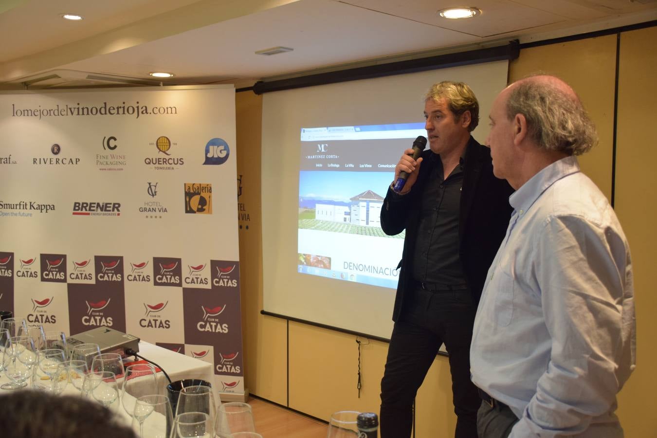 Félix Martínez, de Bodegas Martínez Corta, presentó sus vinos en el Club de Catas de lomejordelvinoderioja.com.