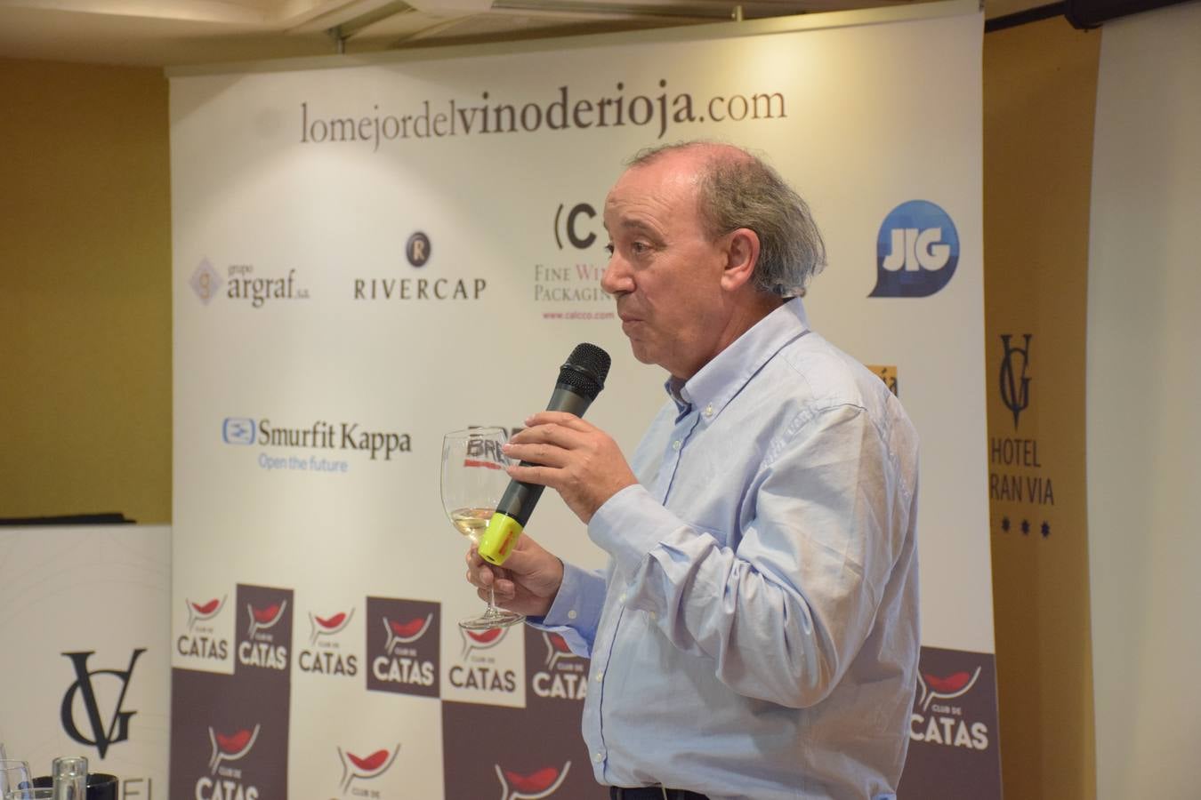 Félix Martínez, de Bodegas Martínez Corta, presentó sus vinos en el Club de Catas de lomejordelvinoderioja.com.