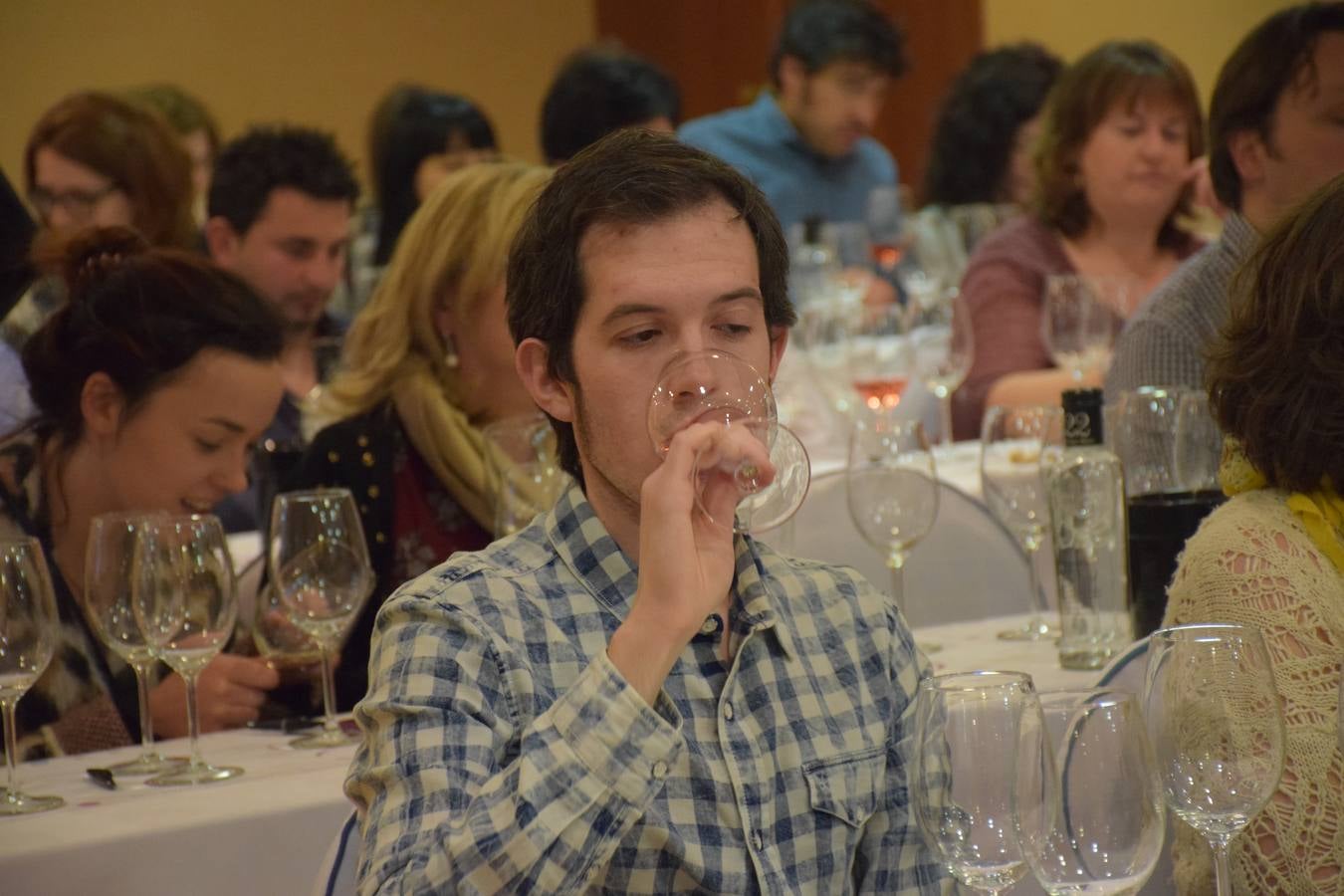 Félix Martínez, de Bodegas Martínez Corta, presentó sus vinos en el Club de Catas de lomejordelvinoderioja.com.