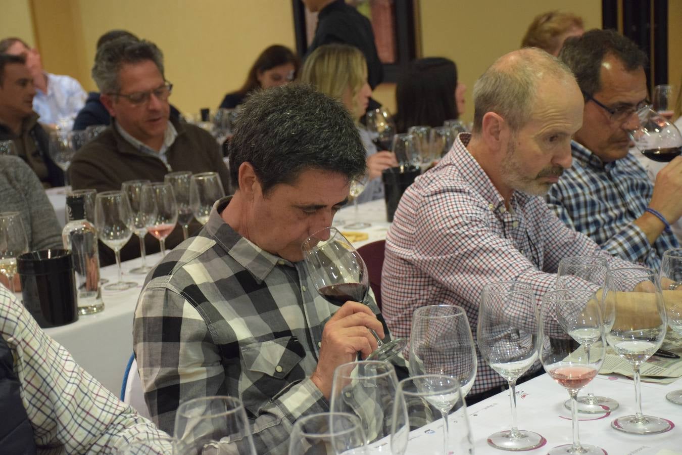 Félix Martínez, de Bodegas Martínez Corta, presentó sus vinos en el Club de Catas de lomejordelvinoderioja.com.