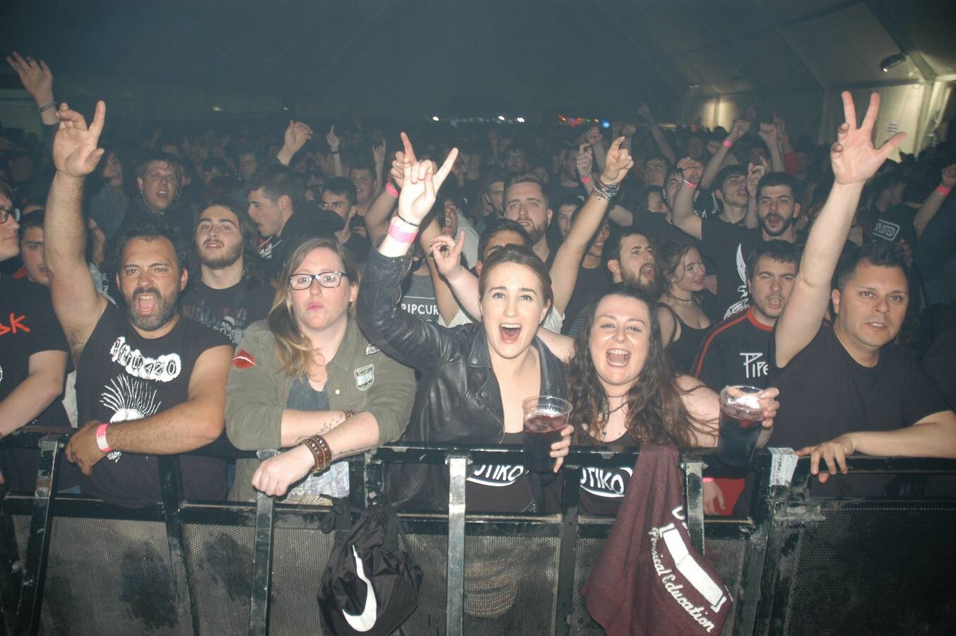 Más de 1.500 personas en el festival de punk-rock, e su segunda edición 