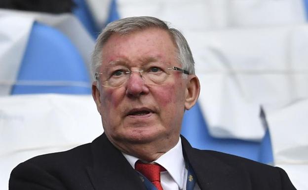 Alex Ferguson, asistiendo a un partido de la Premier. 