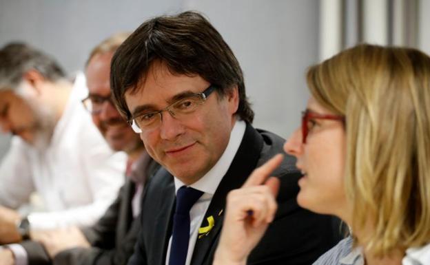 El Gobierno acusa a Puigdemont de estar «secuestrando» a los catalanes y a las instituciones