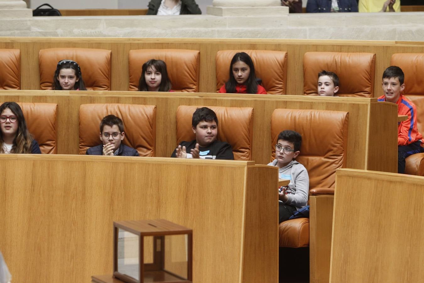 La presidenta del Parlamento de La Rioja, Ana Lourdes González, ha apelado hoy a la necesidad de trabajar en valores como la tolerancia, la compresión, el respeto y la convivencia para fomentar y aumentar la confianza. González ha presidido el Pleno infantil «Diputados por un día», organizada por Aldeas Infantiles y en la que han participado 44 alumnos de Haro y Moncalvillo, cita la agencia Efe en un comunicado.