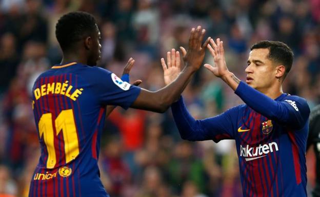 Dembélé y Coutinho celebran uno de los cinco goles ante el Villarreal. 