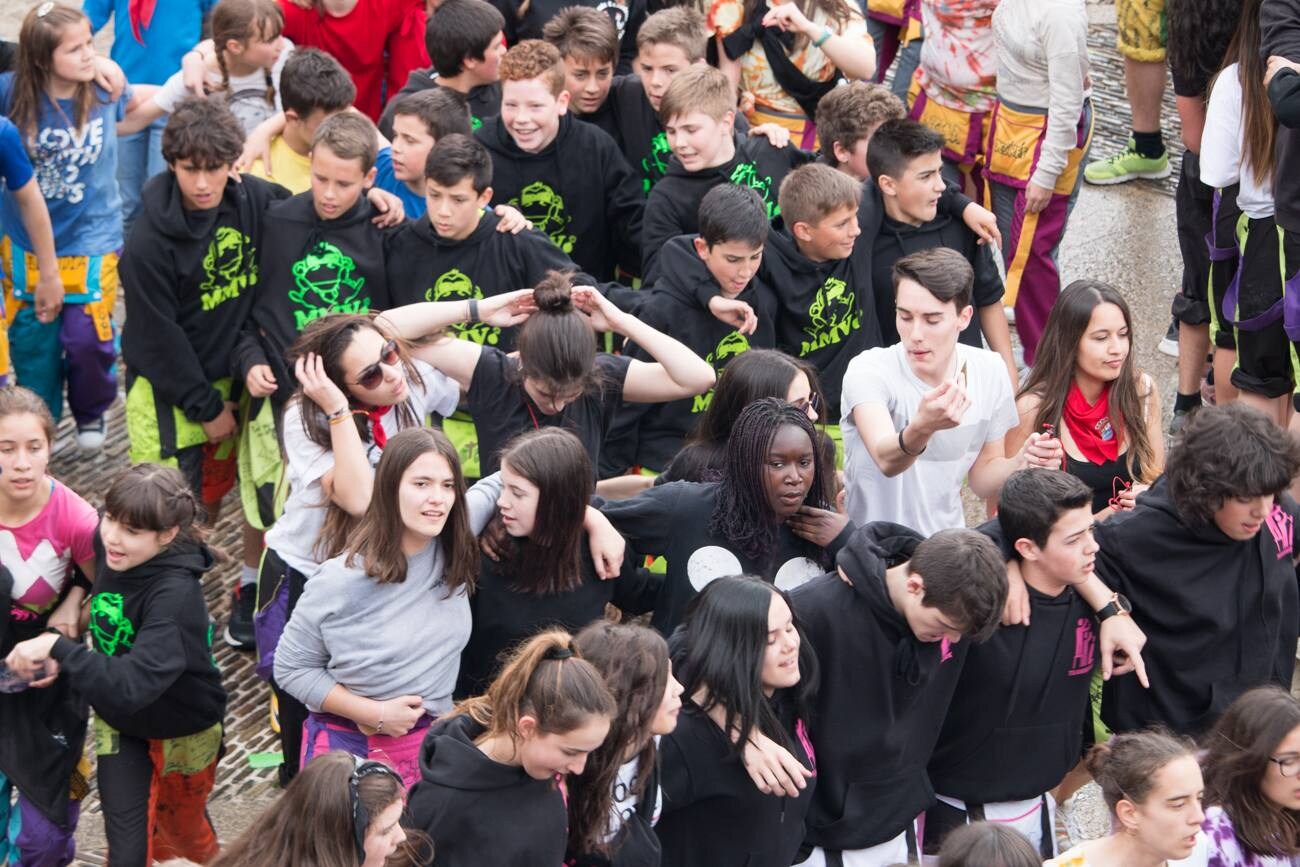 Primer día de las fiestas patronales del Santo en Santo Domingo de la Calzada, con el cohete, la procesión de Los Ramos y las prioras.