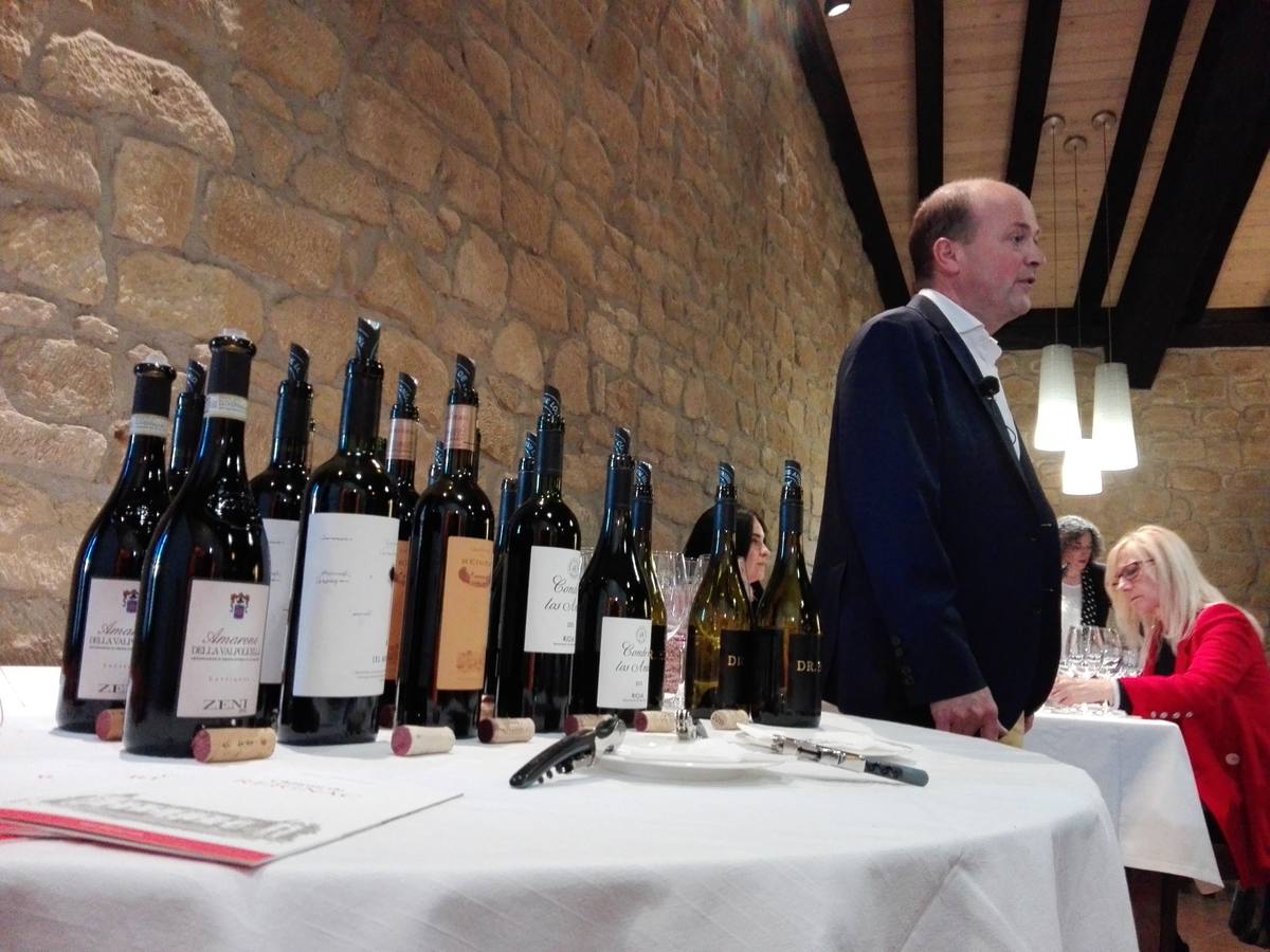 Fotos: Bodegas Ollauri recorre los vinos de Rioja y del mundo