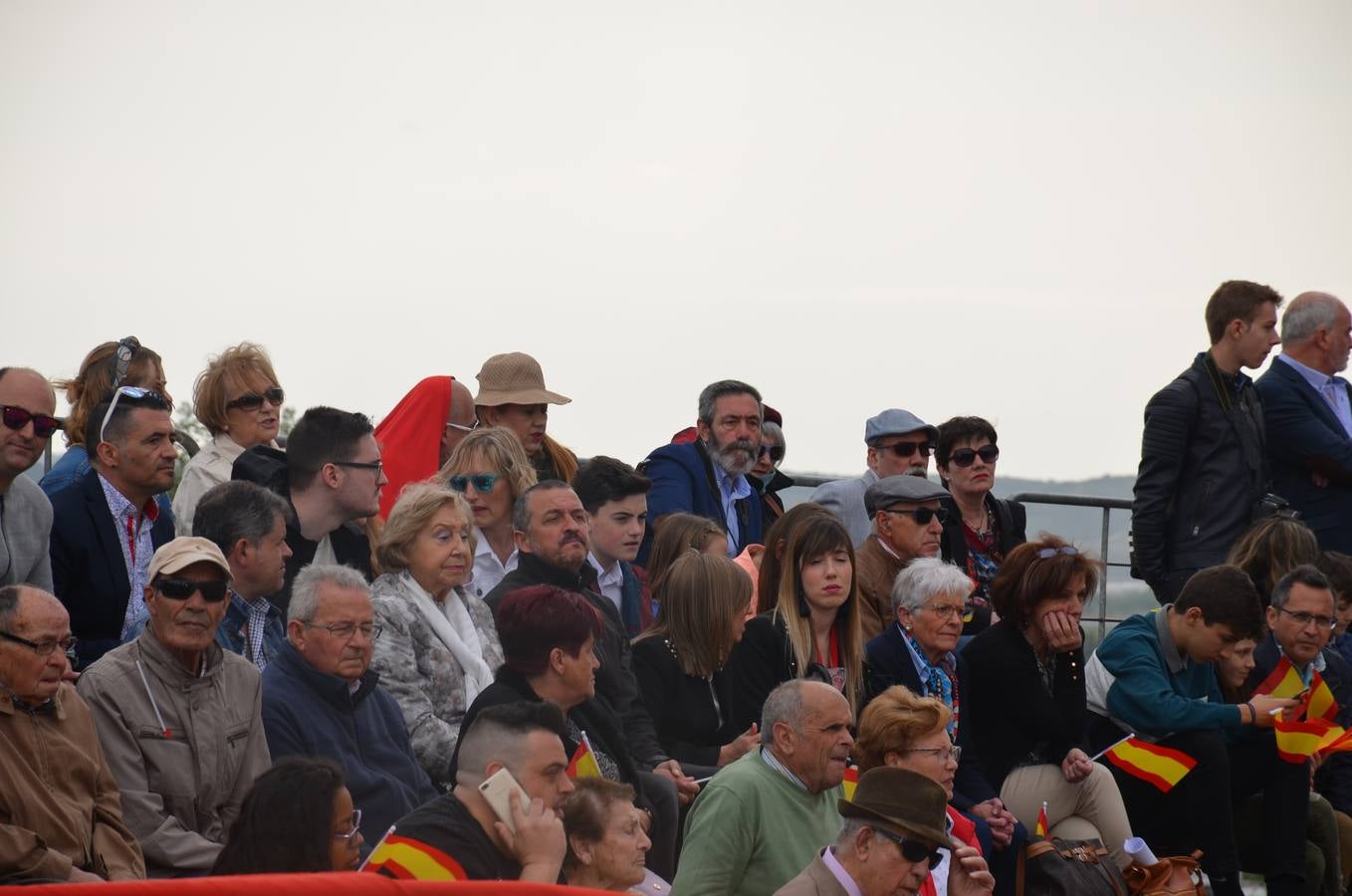 Más de 400 riojanos juraron bandera en Calahorra en una ceremonia marcada por la lluvia