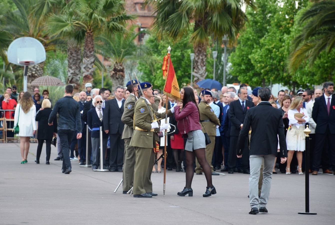 Más de 400 riojanos juraron bandera en Calahorra en una ceremonia marcada por la lluvia