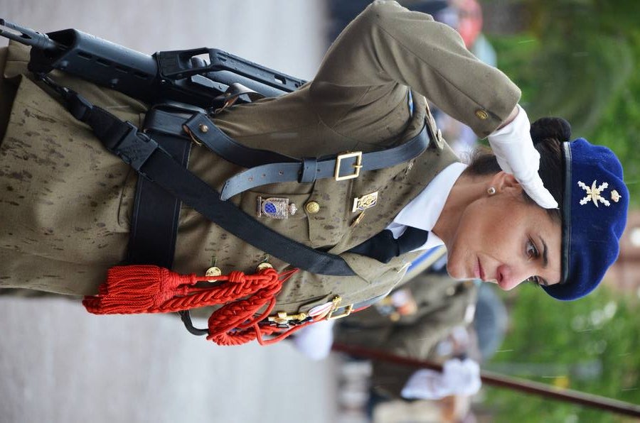 Más de 400 riojanos juraron bandera en Calahorra en una ceremonia marcada por la lluvia